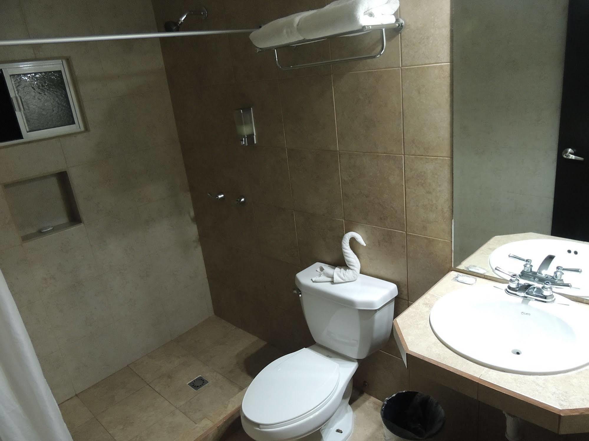 Hotel Metropolitano Тампико Екстериор снимка